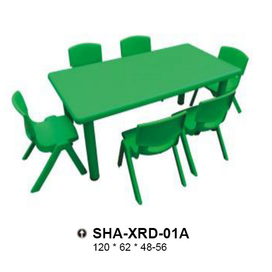 طاولة باللون البني مربعة الشكل